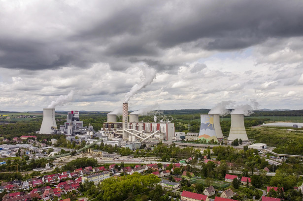 Trybunał Sprawiedliwości Unii Europejskiej w wydanej w maju decyzji nakazał Polsce natychmiastowe wstrzymanie wydobycia w kopalni odkrywkowej węgla brunatnego Turów.