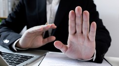 5 żelaznych zasad asertywności w pracy. Zastosuj je, a zysk cię zaskoczy