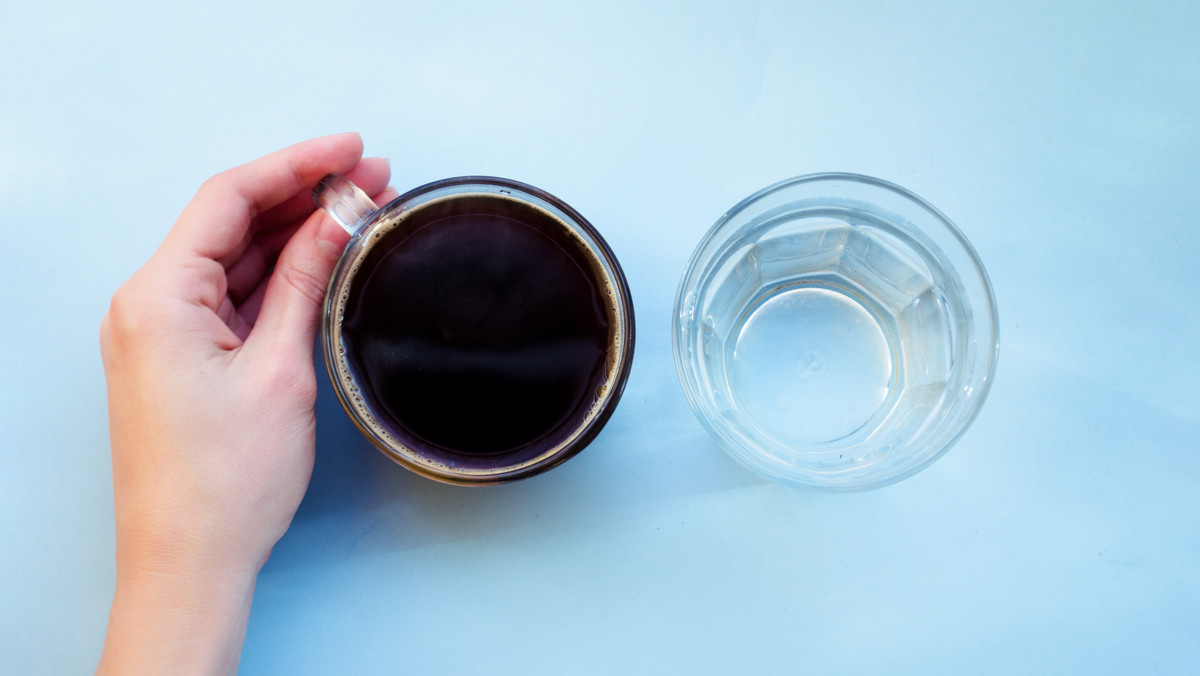 Czas rozprawić się z popularnymi mitami o szkodliwości małej czarnej i poznać liczne walory prozdrowotne kawy, które naukowcy dokumentują od lat! Oto pięć powodów, dla których warto pić kawę — ten wspaniały, aromatyczny i działający na zmysły napój.