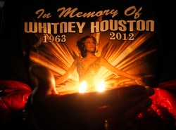 Pożegnanie Whitney Houston. Złota limuzyna, srebrna trumna...