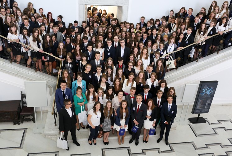 Podczas obrad wiceminister edukacji Ewa Dudek mówiła, że nieoceniony wkład w budowanie społeczeństwa obywatelskiego ma szkoła. 