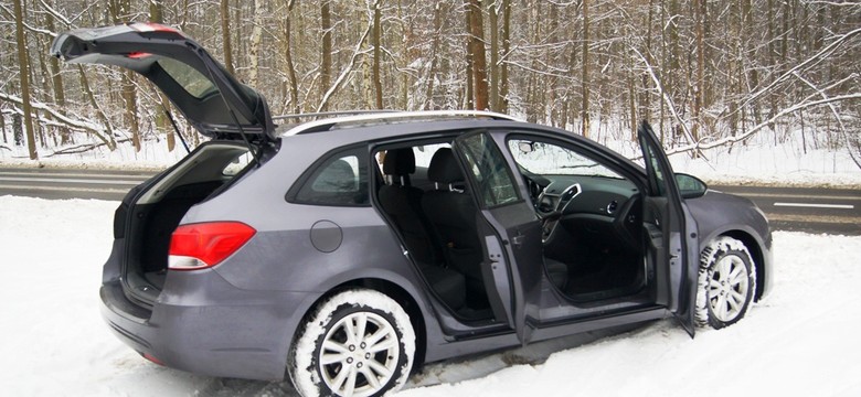 Nowe i rodzinne kombi w sam raz na polską zimę i... kieszeń. Chevrolet cruze kombi zdaje test w dziennik.pl