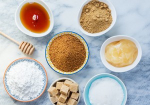 Prirodni zaslađivači su zdraviji izbor u odnosu na beli šećer, ali ih treba koristiti umereno