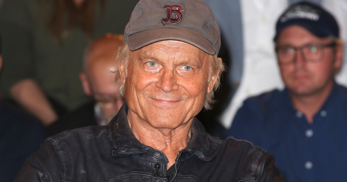 Terence Hill még 85 évesen is rajong a feleségéért – Varázslatos családi fotón az ikon