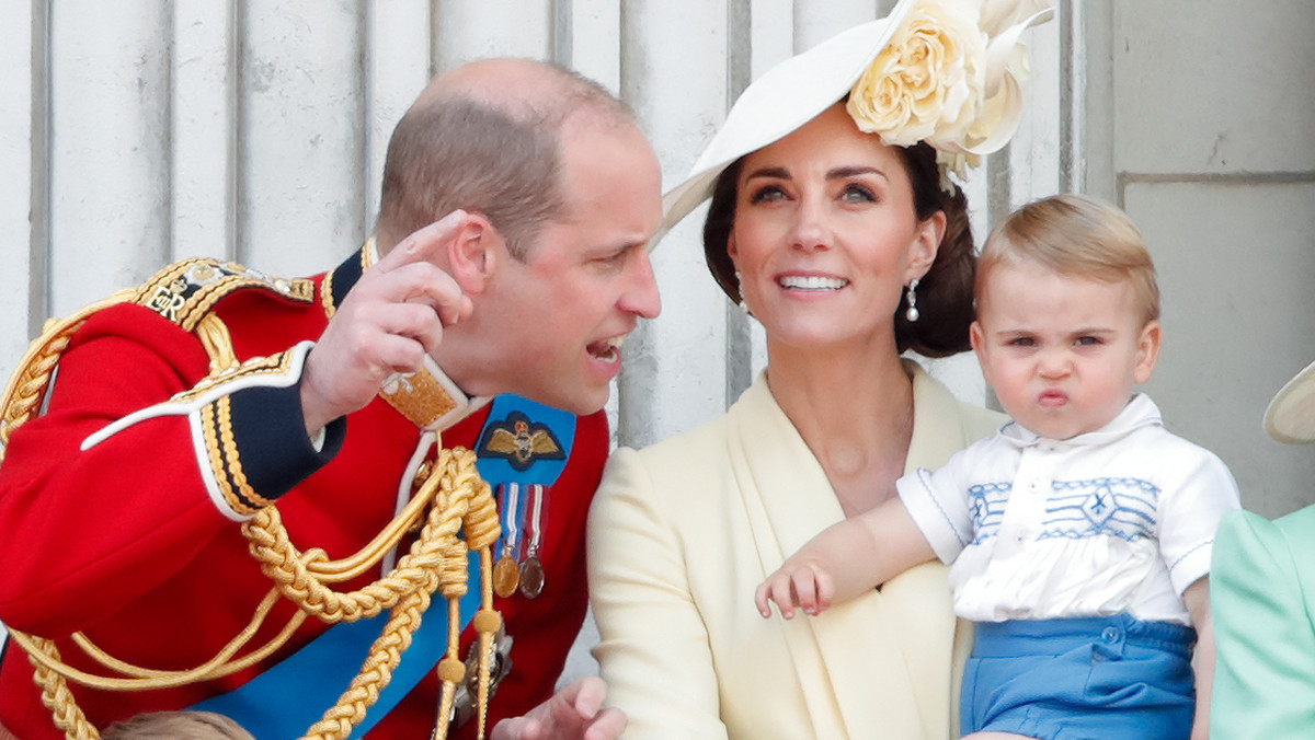 Louis z nianią w centrum Londynu. Syn Kate Middleton i Williama zwiedzał muzeum [ZDJĘCIA]