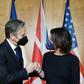 German Foreign Minister Annalena Baerbock (R) greets US Secretary of State Antony Blinken for talks at the Foreign Oce on January 20, 2022 in Berlin, Germany