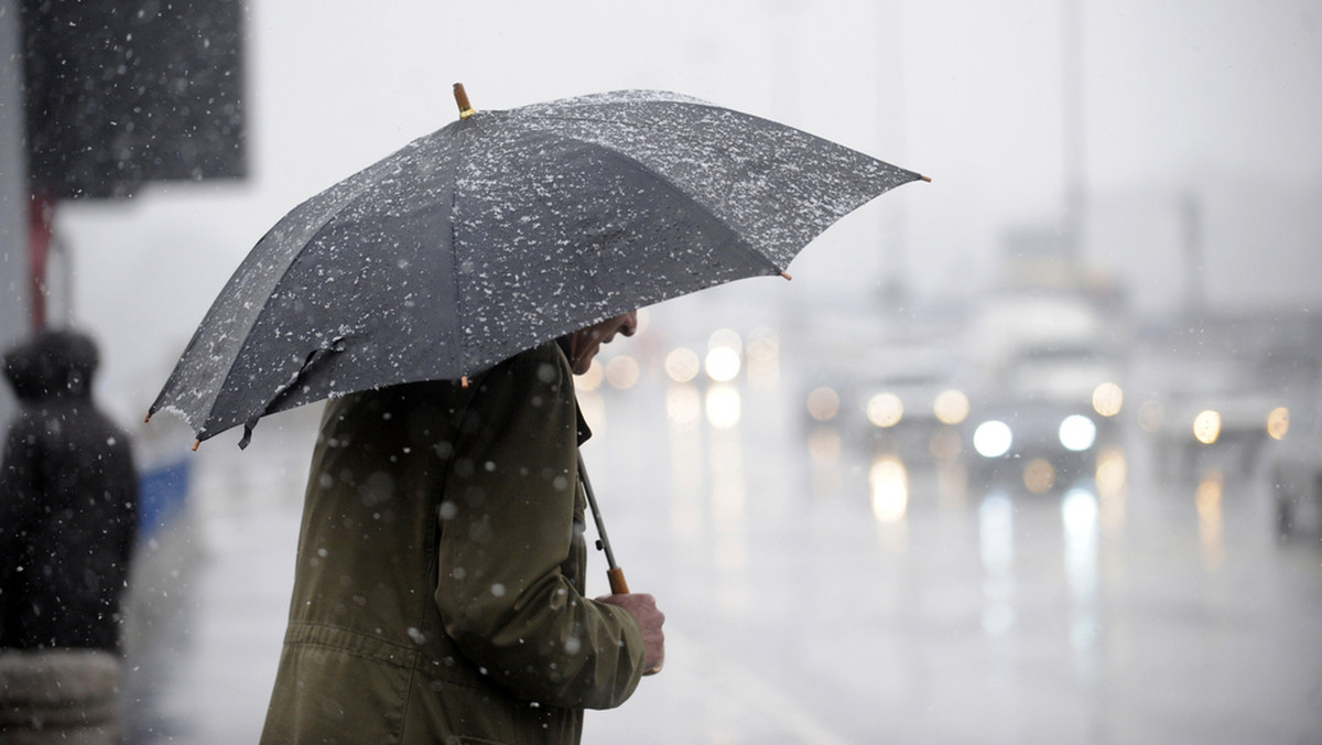 W czwartek, 7 grudnia pogoda powinna się nieco poprawić. Niebo co prawda nadal będzie pochmurne i miejscami prognozowane są słabe opady deszczu lub mżawki, możemy jednak liczyć na więcej przejaśnień i rozpogodzeń.