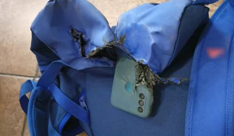 Wybuchający smartfon w plecaku dziecka. Strażacy byli zaskoczeni