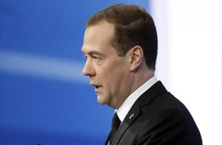 Miedwiediew obraża Bidena. "Szaleniec, który ciągnie ludzkość do piekła"