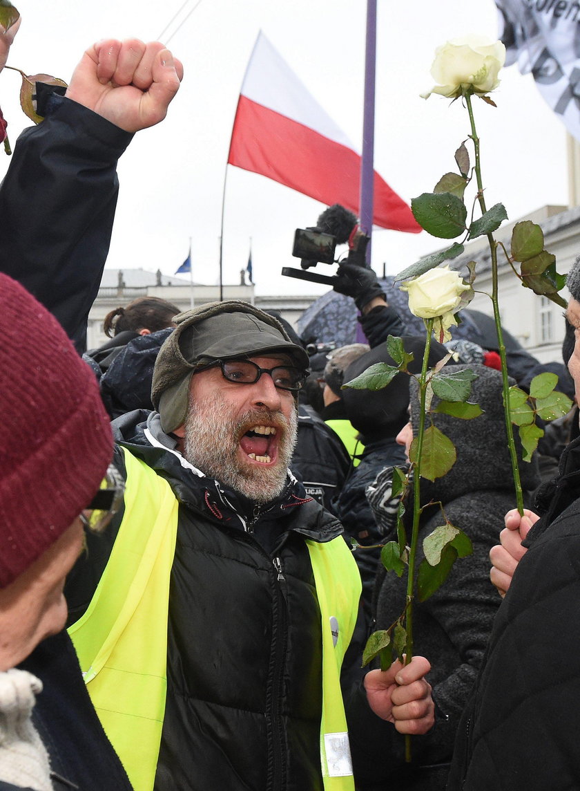Zamieszanie w rocznicę Smoleńska. Protestują przeciwko ekshumacjom