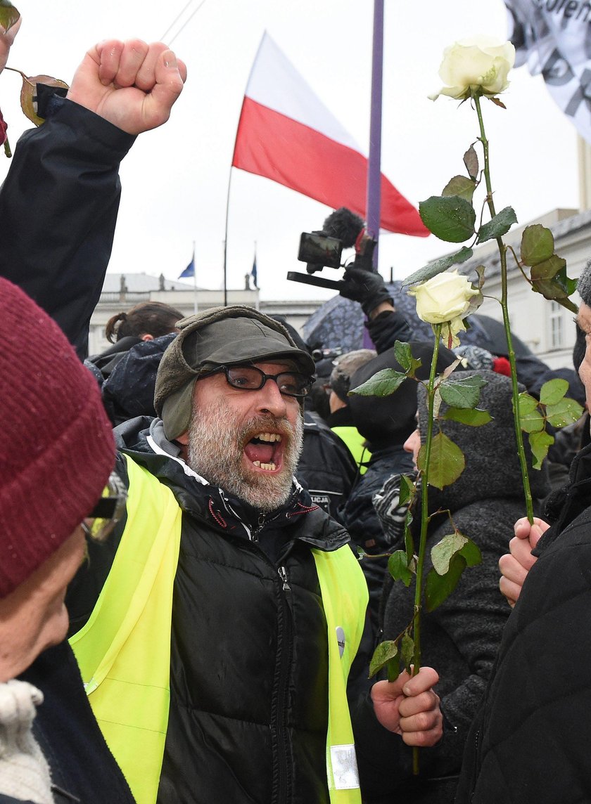 Zamieszanie w rocznicę Smoleńska. Protestują przeciwko ekshumacjom