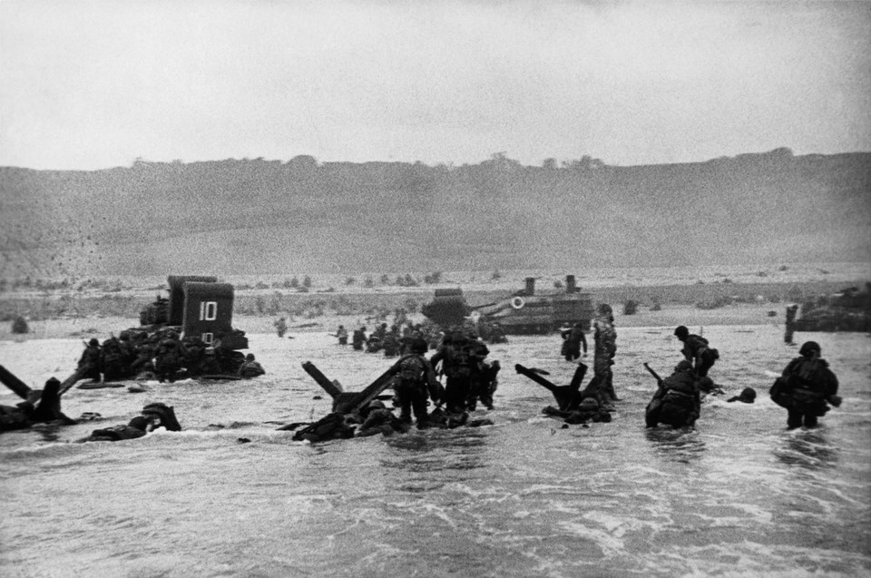 ROBERT CAPA - archiwum MAGNUM