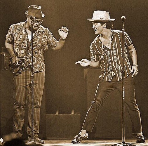 7. Bruno Mars – 96 milionów; 1,2 miliona osób, 91 koncertów