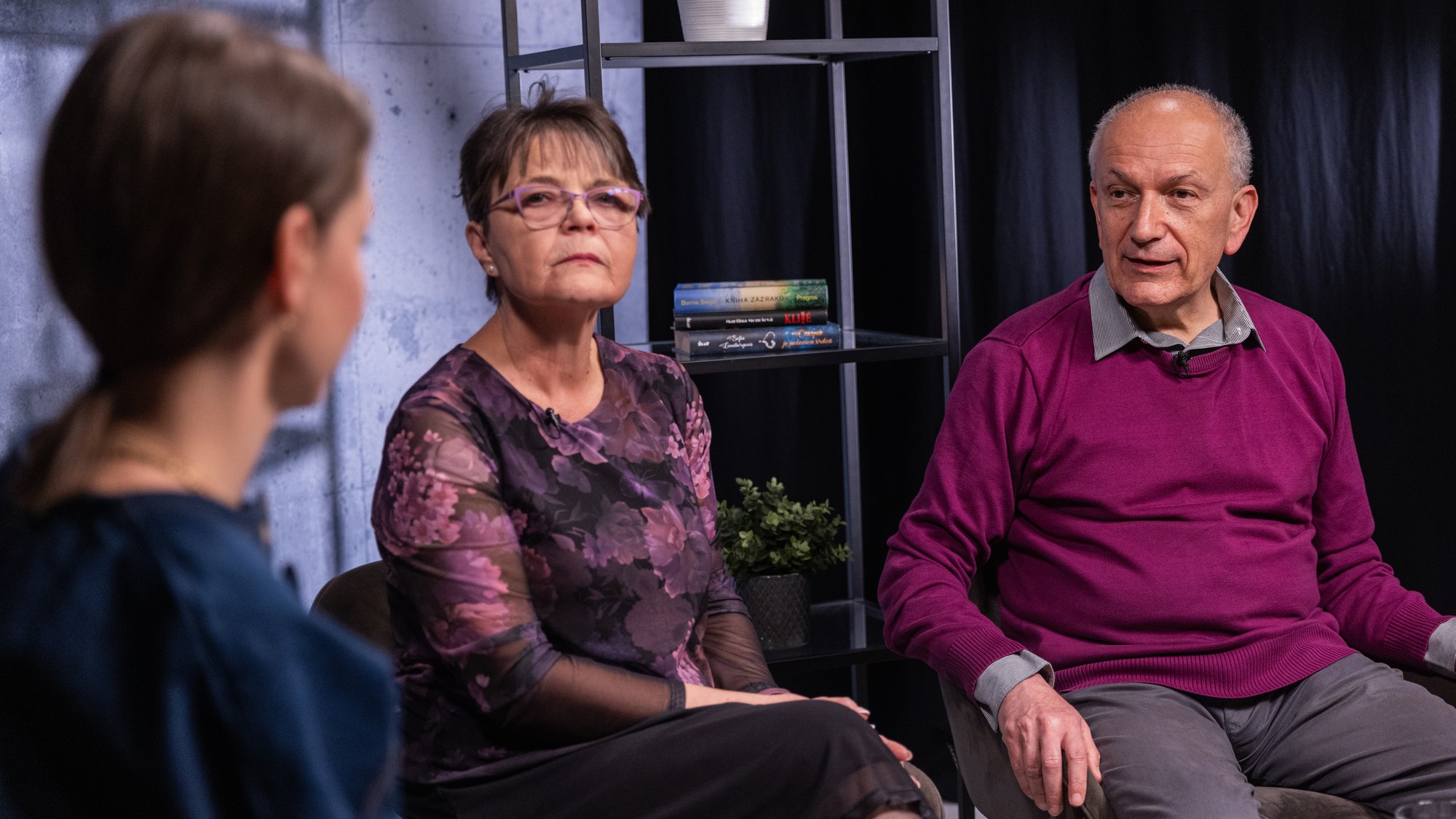 Hosťami Babsy Jagušák v relácii Pre mamy s Babsy boli tentokrát doc. MUDr. Ľubomíra Fábryová, PhD., MPH, špecialistka na diabetológiu, poruchy látkovej premeny a výživy a prezidentka Slovenskej obezitologickej asociácie a spolu s ňou doc. MUDr. Peter Minárik, PhD., MSc. (MHA), MPH, gastroenterológ, odborník na výživu a viceprezident Slovenskej obezitologickej asociácie