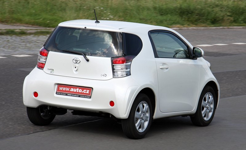 Test: Toyota iQ 1,0 (50 kW) – Má pod čepicí