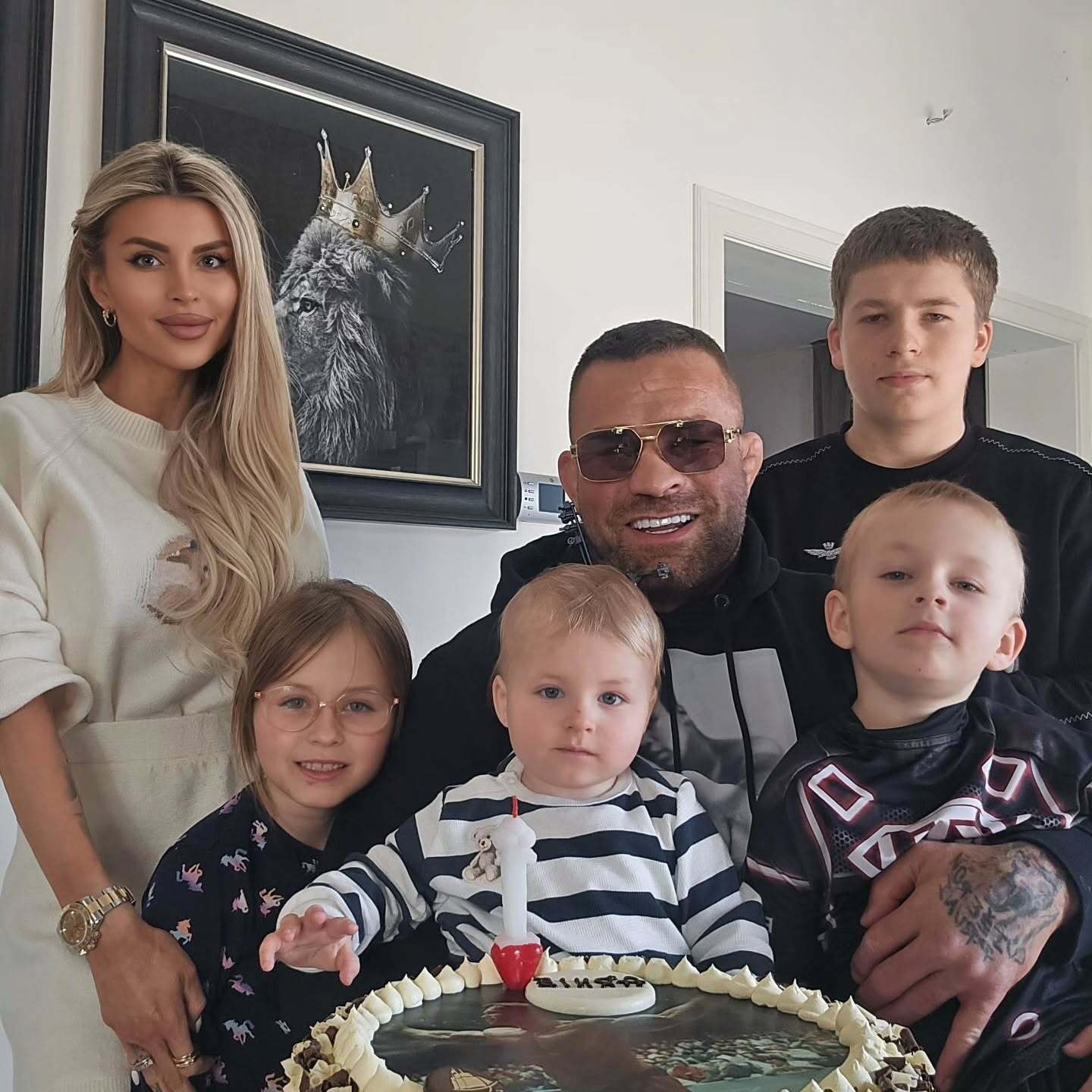 Karlos Vémola, Lela Ceterová a ich deti. 