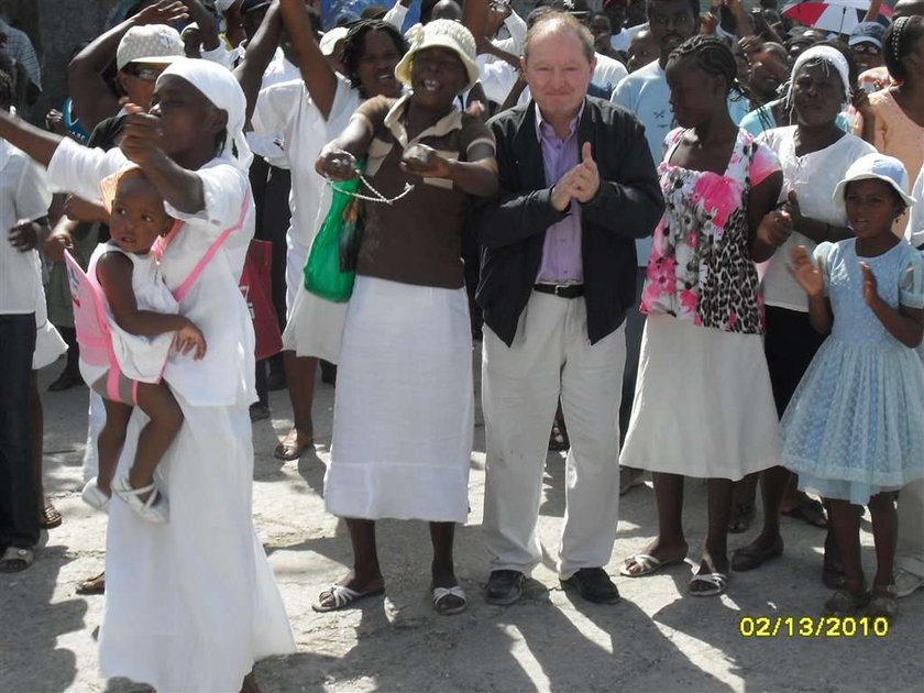 Poseł Iwiński - tak pomagał na Haiti