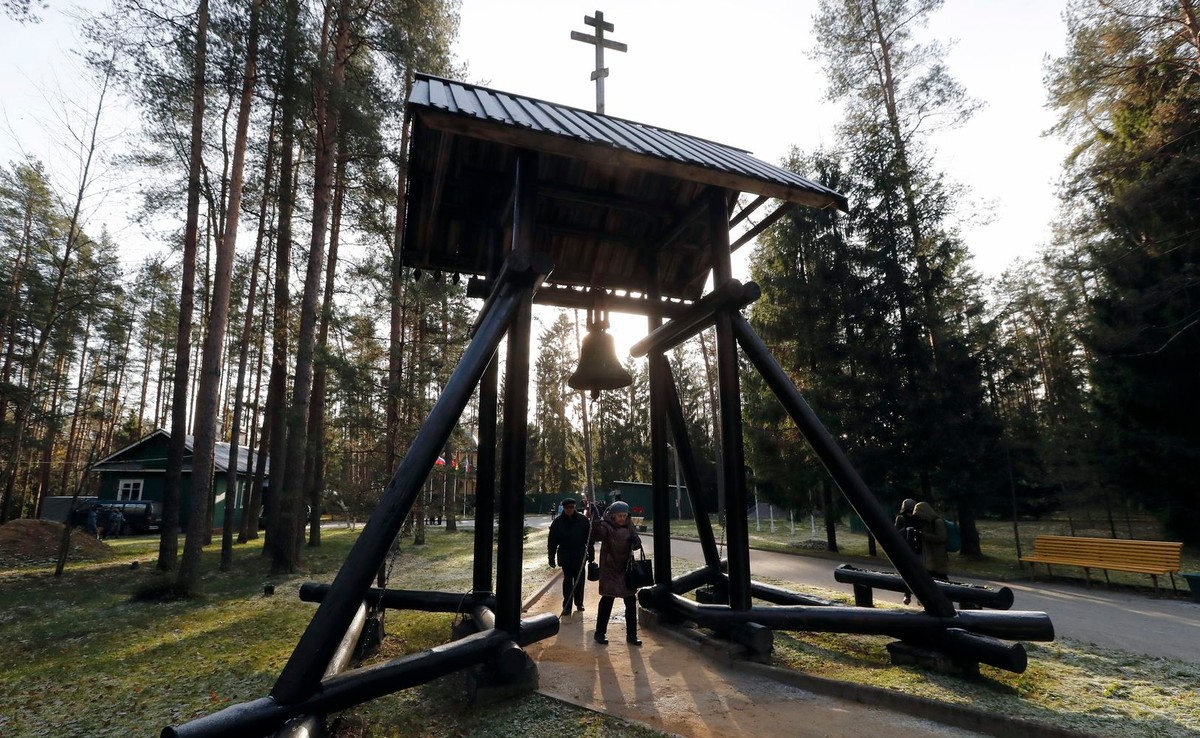 Cmentarz w Lewaszowie