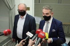 'Każda trumna, każda śmierć, każda rodzinna rozpacz to wina tego rządu'