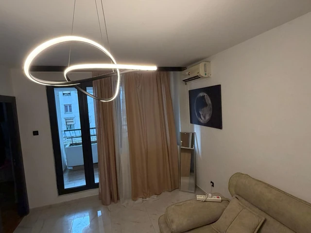 Zavirite u stan bivšeg elitara koji ne ulazi u Elitu 10 jer je dobio svoju emisiju! (Galerija fotografija)