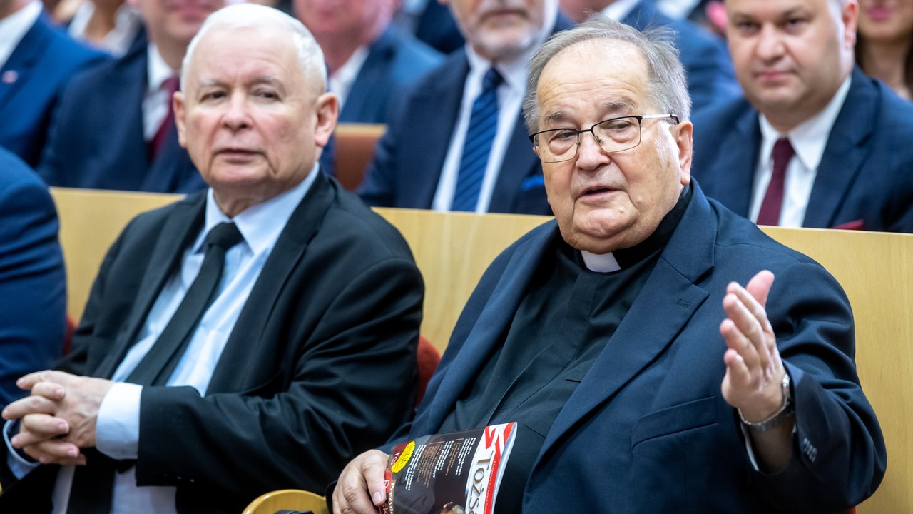 Kościół za bardzo ingeruje w politykę? Polacy zabrali głos [SONDAŻ]