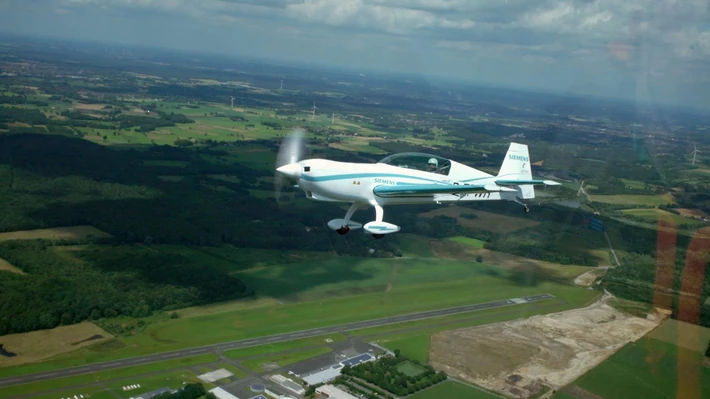 Erstflug mit Weltrekord-Motor / Maiden flight with a record-setting motor
