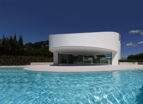 Balint House - Minimalistyczny dom o nietypowej formie