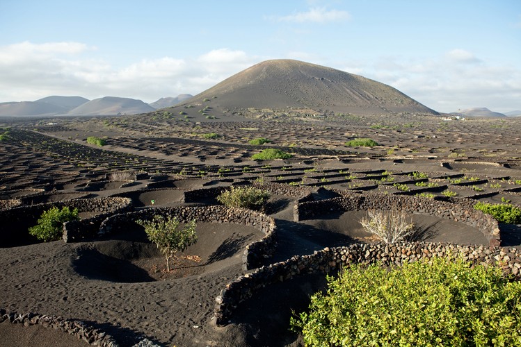 2. miejsce: Lanzarote jest wyspą wysuniętą najbardziej na północ i wschód w archipelagu Wysp Kanaryjskich. Często nazywana jest 