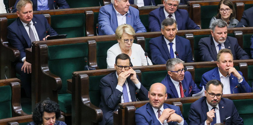 "W PiS są posłowie, którzy byliby gotowi obalić rząd". W ławach sejmowych aż huczy od spekulacji