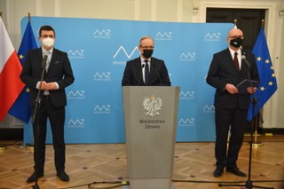 Minister dostrzegł, że w pandemii pojawił się „game changer” i zapowiedział obostrzenia