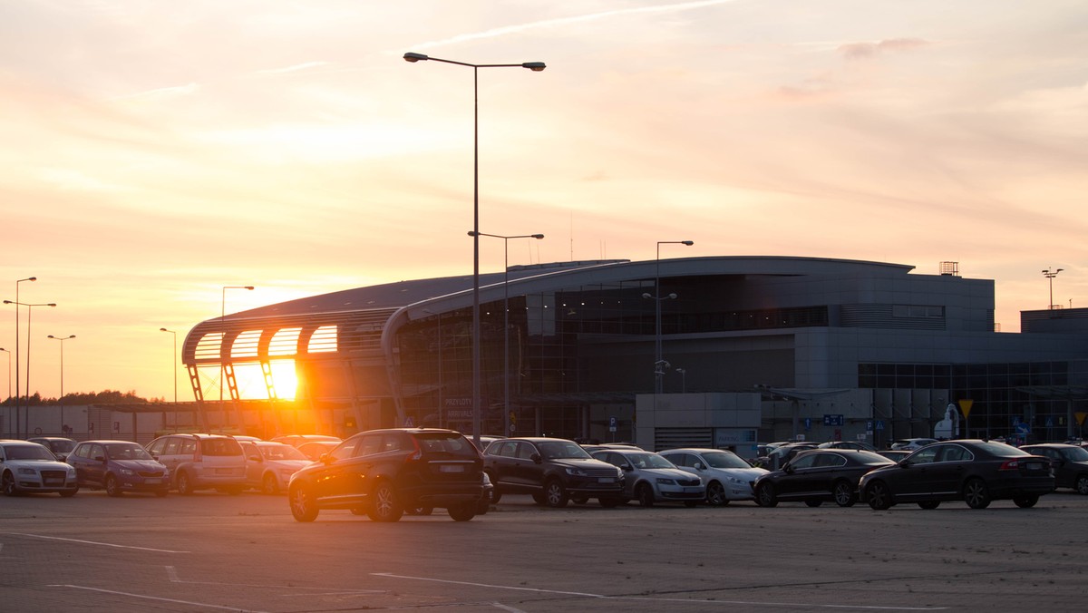 Wprowadzone we wtorek nowe procedury badania pasażerów przylatujących z Włoch zostały wprowadzone bez większych problemów – powiedział w środę rzecznik poznańskiego lotniska Ławica.