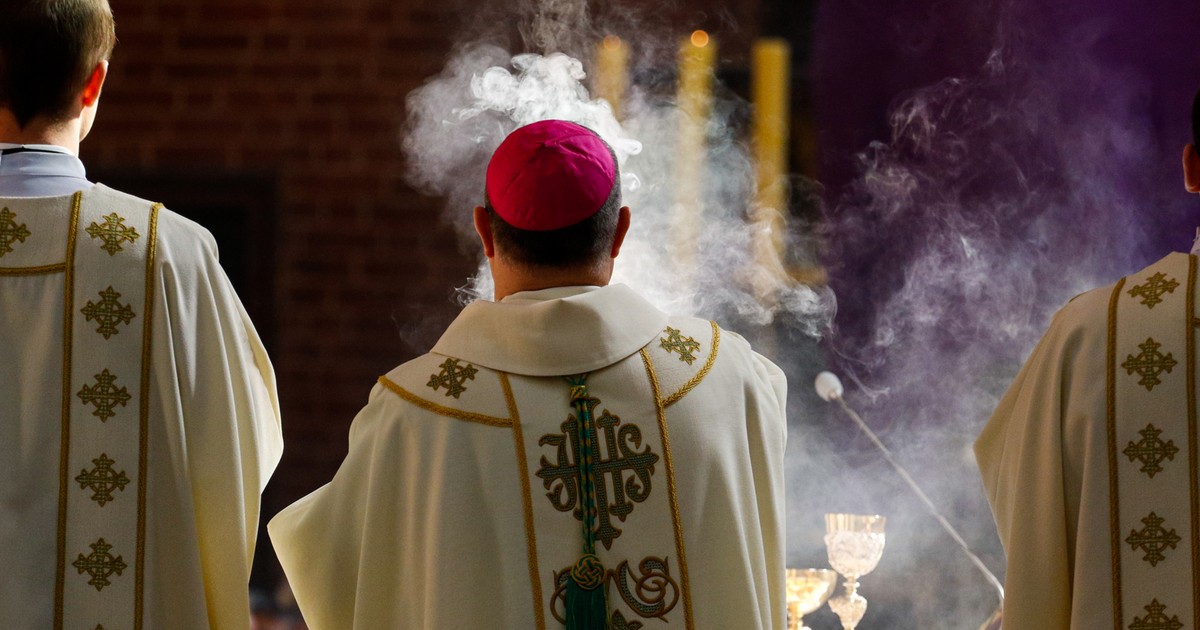 Kolejni biskupi ukarani przez Watykan. "Lista wstydu" polskiego Kościoła wydłuża się