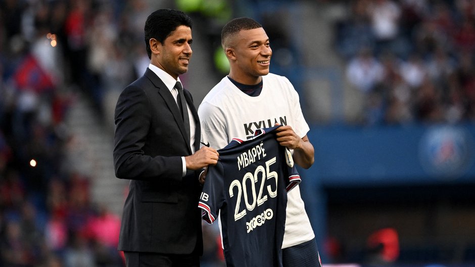 Kylian Mbappe oraz prezes PSG Nasser Al-Khelaifi