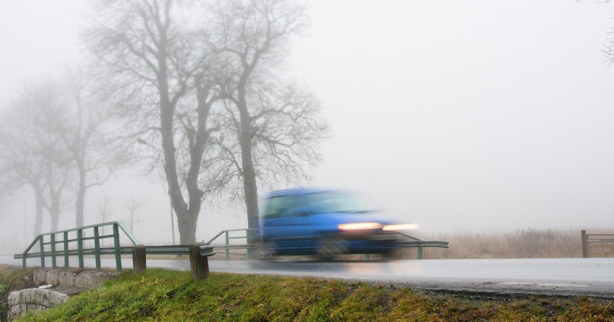 Niedziela pod znakiem chmur, deszczu ze śniegiem i mgły. Gdzie będzie dziś padać?