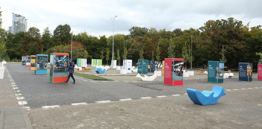 Gdynianie oburzeni pomysłem urzędników. „Zabrali parking przy plaży i każą relaksować się na betonie”