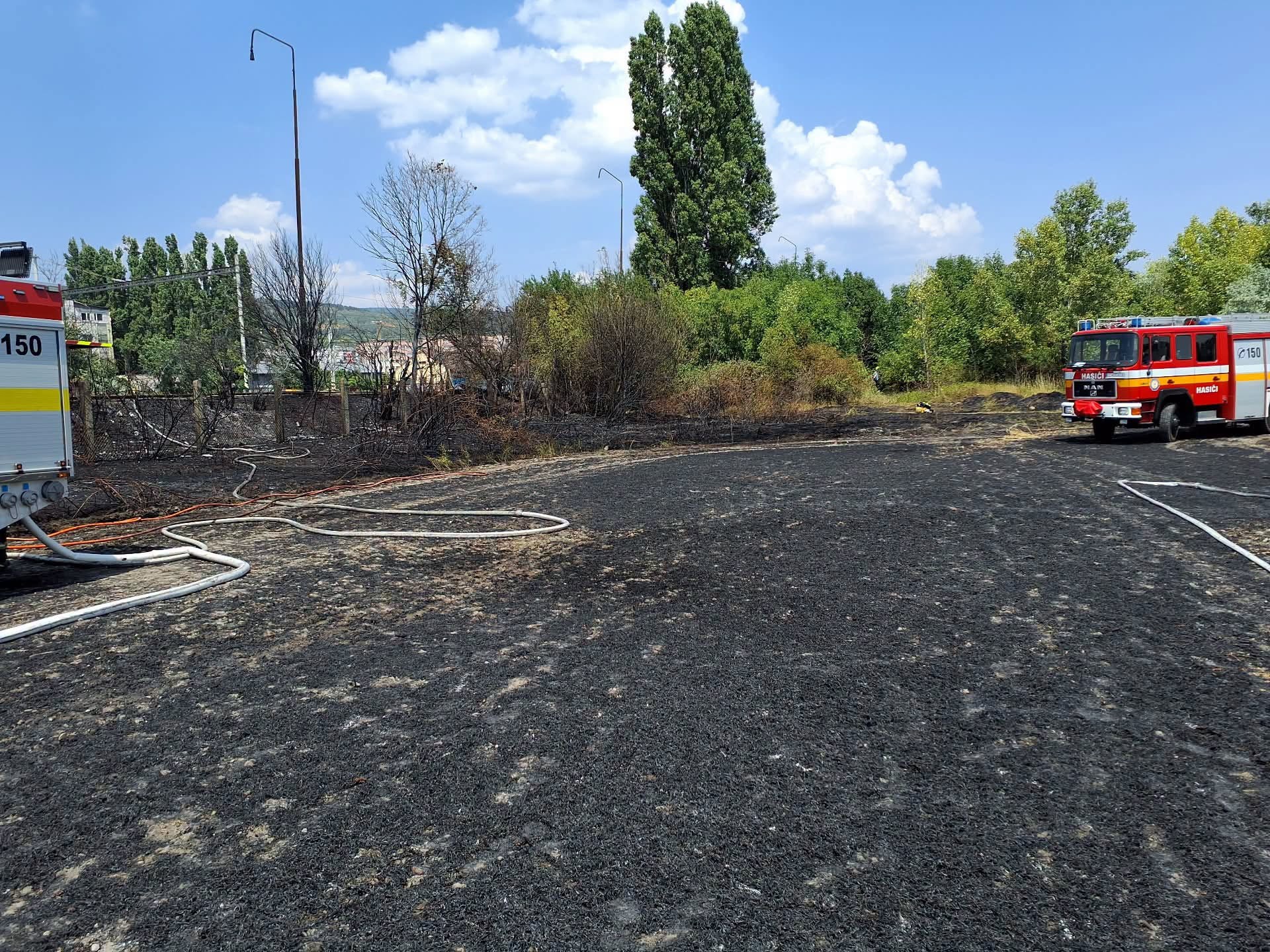 V bratislavskej Rači vypukol požiar. 