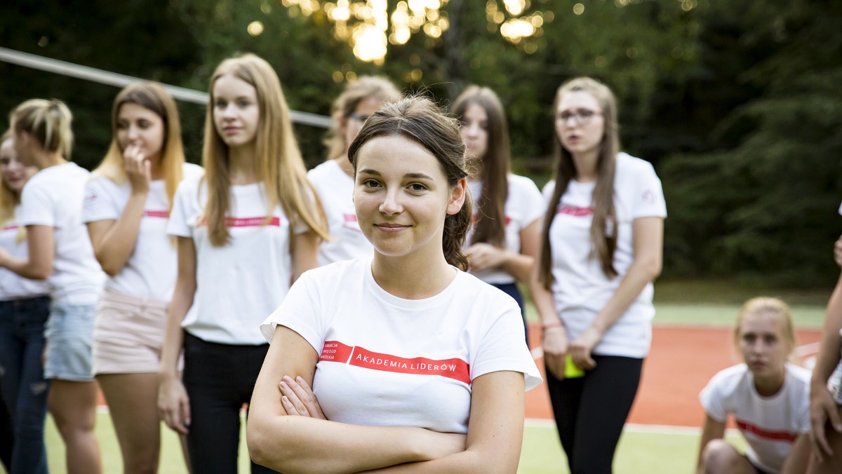 Rekrutacja do piątej edycji Akademii Liderów, bezpłatnego programu szkoleniowego dla młodych ludzi, trwa tylko do 20 maja. Do projektu mogą zgłaszać się uczniowie między 16 a 20 rokiem życia, którzy mają pomysł na autorski lokalny projekt i chcą nauczyć się, jak go zrealizować. Każdy z uczestników Akademii otrzymuje również roczne stypendium na dalszy własny rozwój.