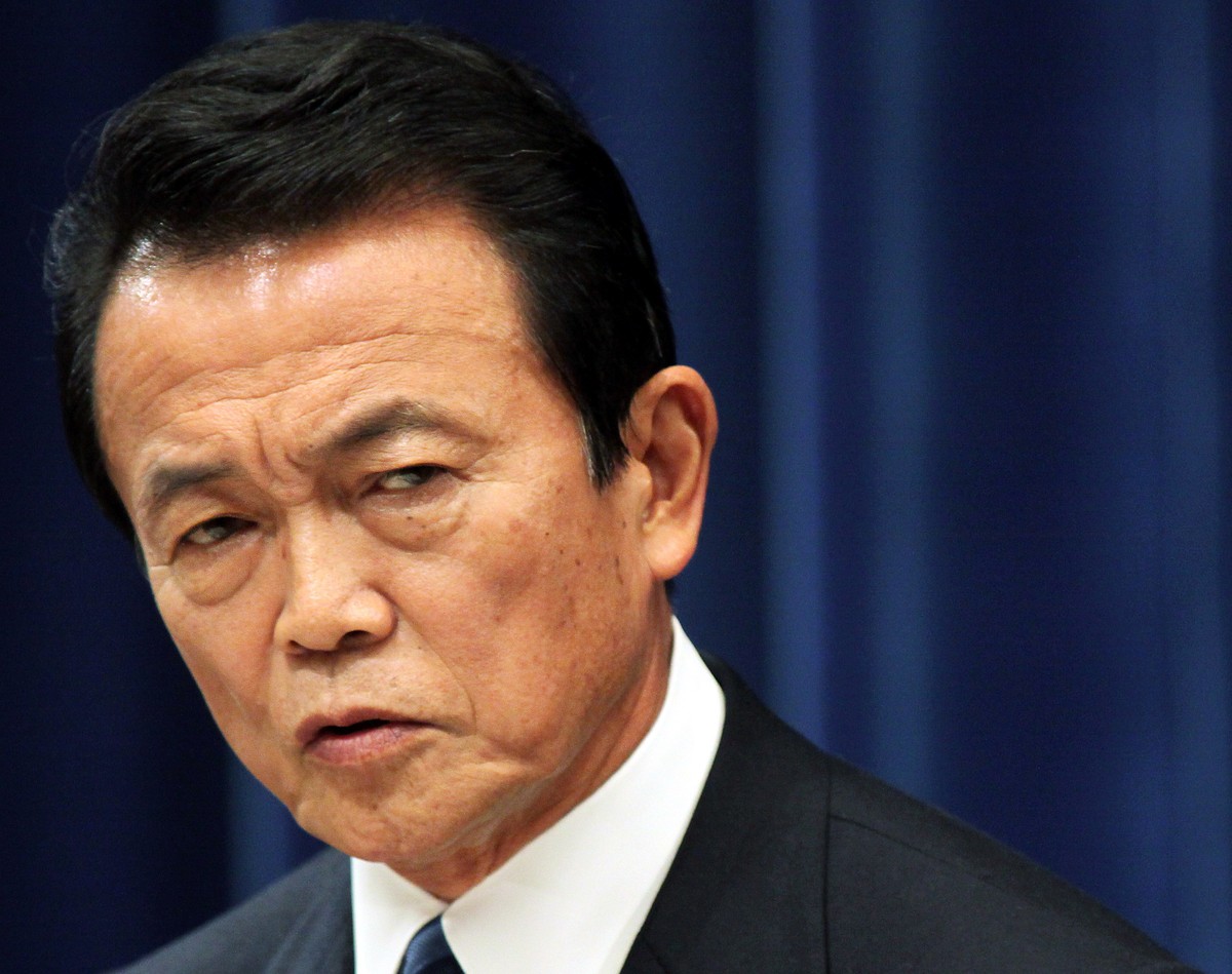 Wśród osób objętych sankcjami jest były premier Taro Aso