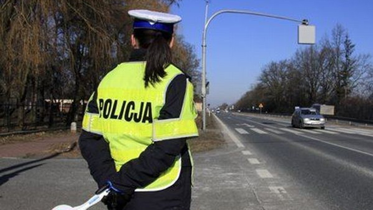 Zgodnie z obowiązującymi przepisami kierowca nie zawsze musi się godzić na zapłatę wymierzonej mu przez policjanta kary. Istnieje możliwość odwołania się do sądu. Ten orzeka o winie po przeprowadzeniu rozprawy. Czasami zdarzają się jednak "wpadki". Z taką wpadką miał do czynienia kierujący Skodą Octavią, który dostał wyrok za przekroczenie prędkości o 277 km/h!