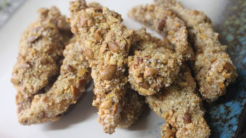 "<a href="https://www.instagram.com/p/B1PQtJ9nIa3/" target="_blank">From the archives - Garri peanut chicken strips😍nYes Garri and epa you heard right..n#cheframs</a></div>n"},"platform":{"code":"pulsembed"},"alignment":"center"}