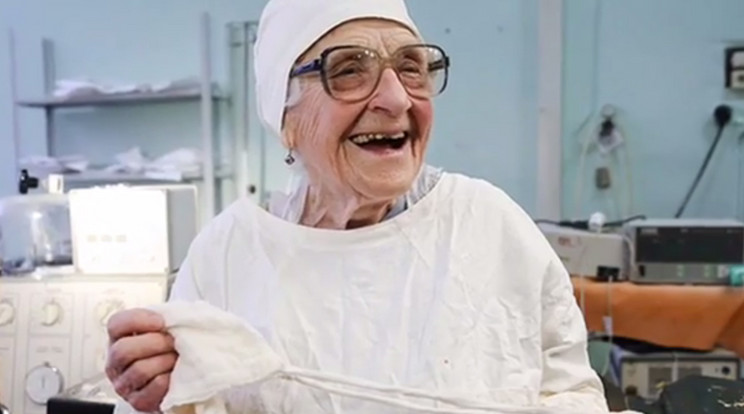 89 évesen is dolgozik az idős asszony / Fotó: YouTube