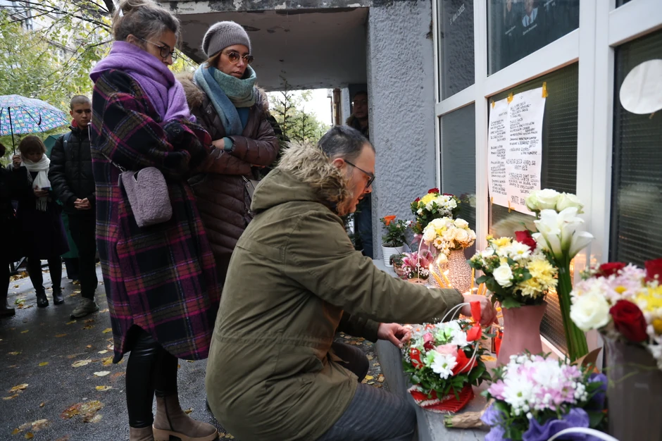 Potresne scene ispred Ribnikara