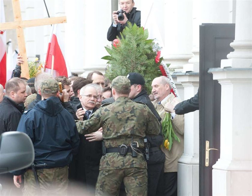 Pałac Pezydencki, przepychanki, rocznica smoleńska