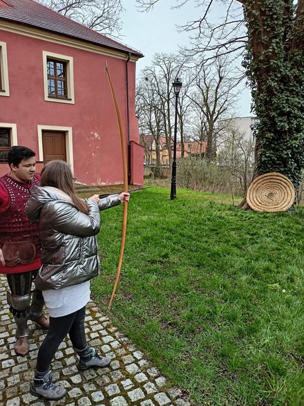 Muzeum Ziemi Wschowskiej - strzelanie z łuku do tarczy