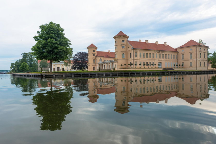 Niemcy: muzycy orkiestry uwięzieni w pałacu Rheinsberg przez koronawirusa