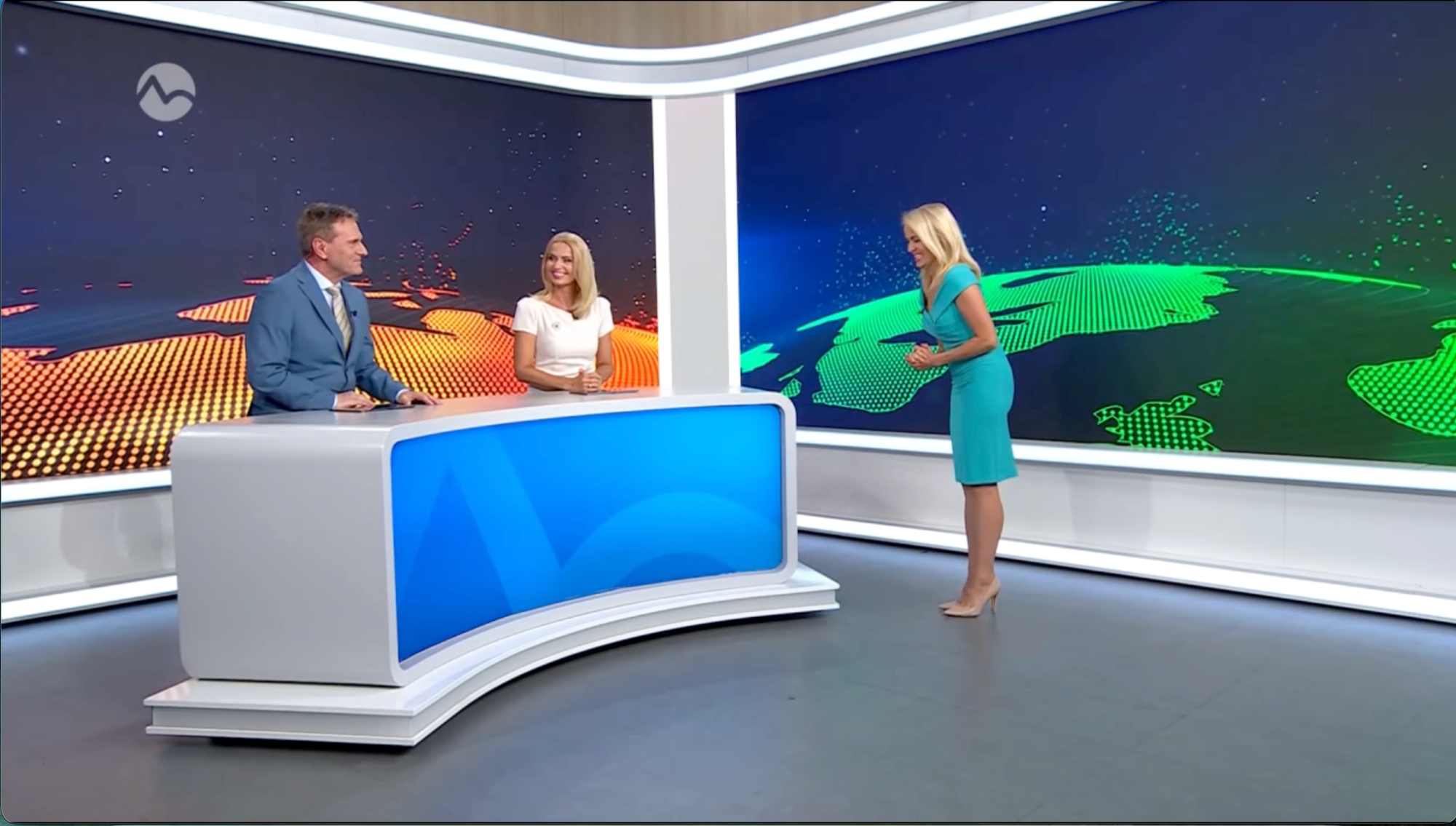Moderátori v závere Televíznych novín doslova pukali od smiechu.