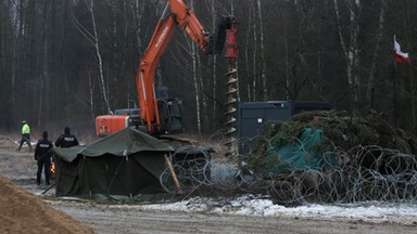 Naukowcy piszą do KE. Chcą "natychmiastowego wstrzymania" budowy zapory na granicy