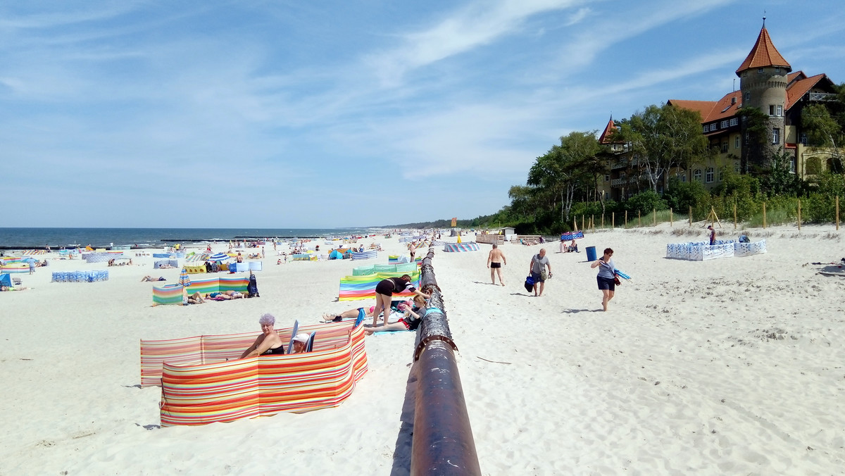 Spacerowicz znalazł na plaży w Łebie zwłoki, najprawdopodobniej kobiety. Na miejscu pracuje grupa dochodzeniowo-śledcza, jest prokurator, pod którego nadzorem policjanci wyjaśniają okoliczności zdarzenia – poinformowała PAP sierż. sztab. Marta Bąciaszek z lęborskiej policji.