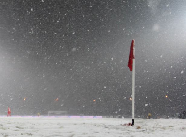 Przez śnieg piłkarska liga ruszy z miesięcznym opóźnieniem