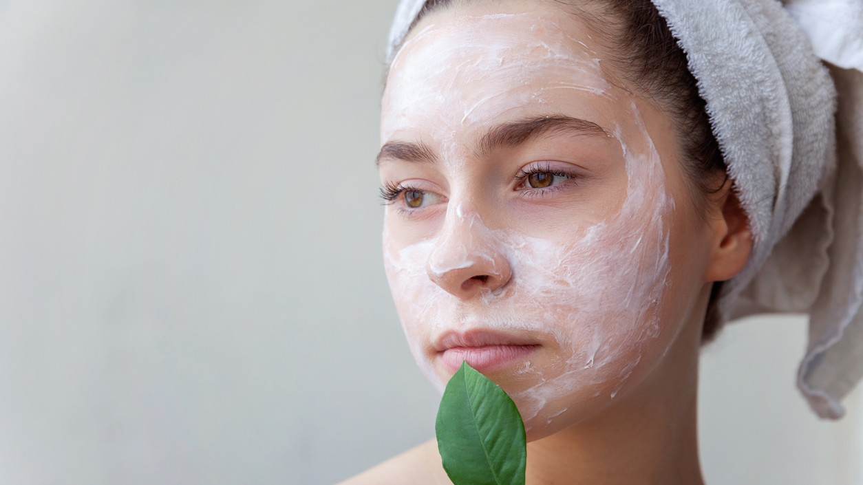 Domáca banánová maska s olivovým olejom dokáže vyhladiť drobné vrásky už po 15 minútach.